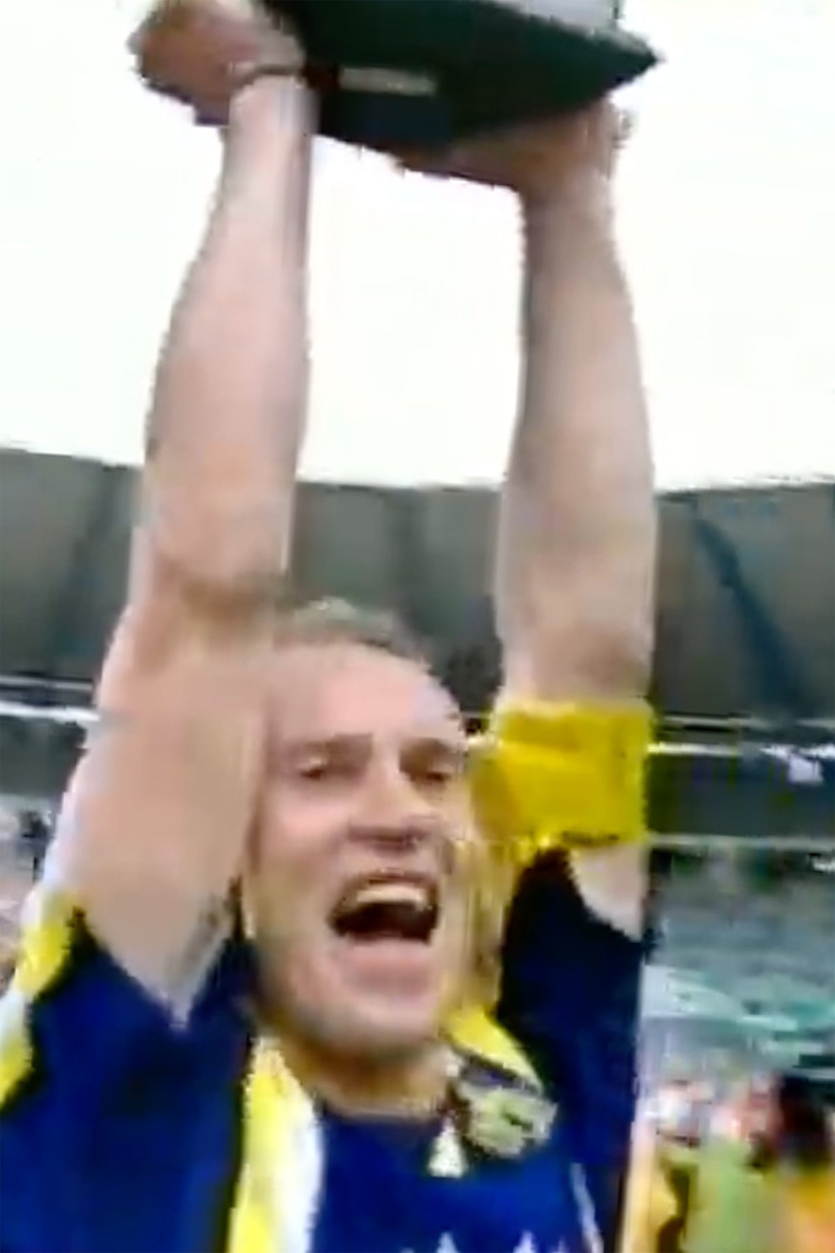 Rudi Janssens van KVC Westerlo met de Beker van België in 2001